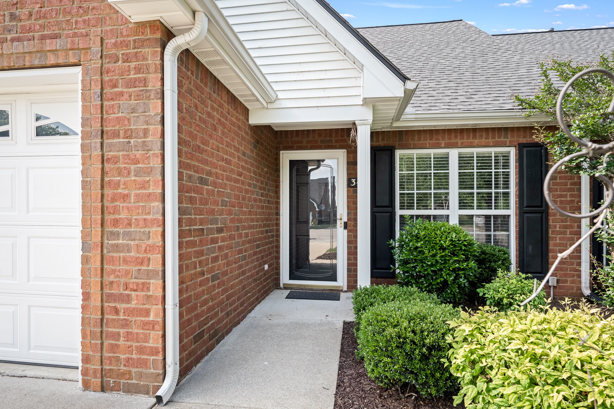 348 Golfview Ct
