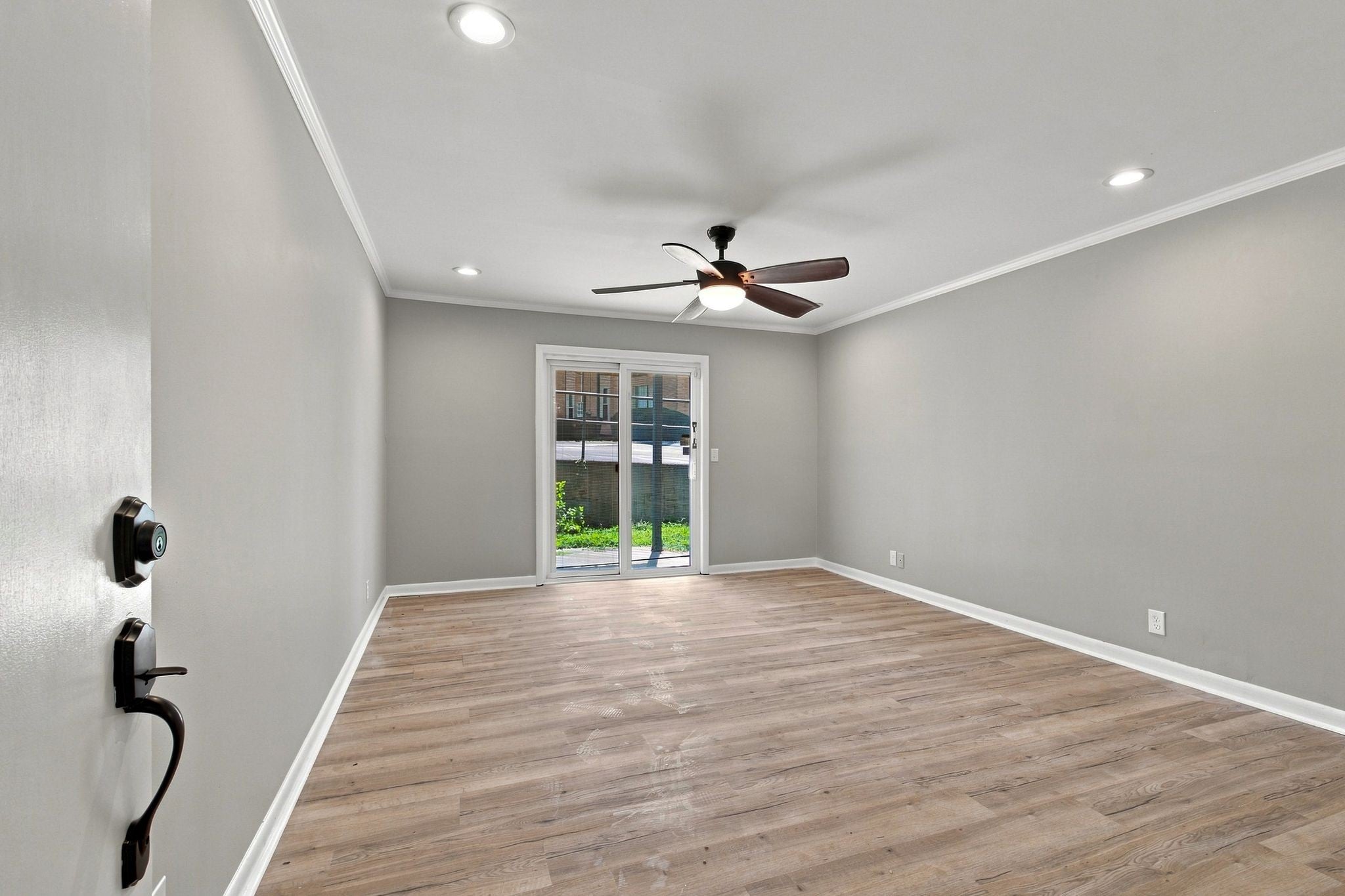 555 N DuPont Ave D93