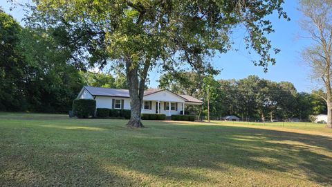 690 Friendship Rd Buchanan TN 38222