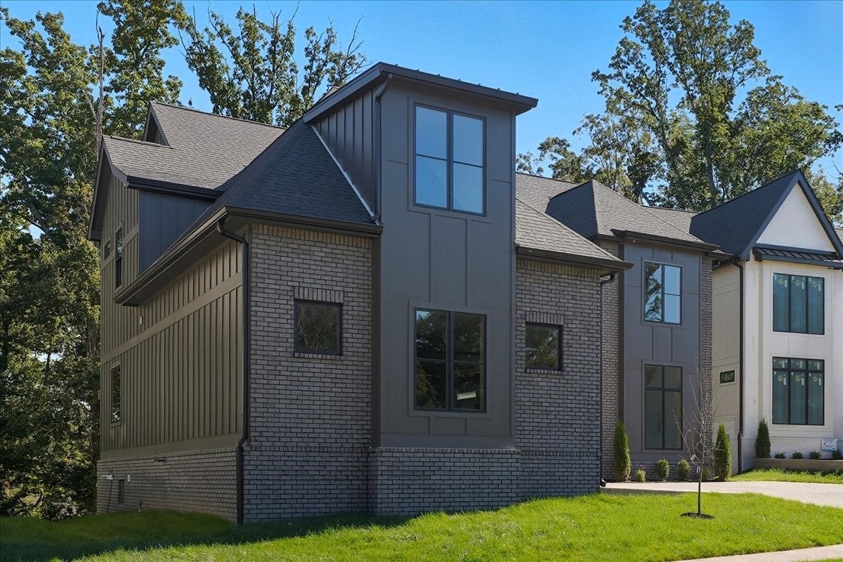 5-bed home for sale in Nashville, TN 37221, 779 Summit Oaks Ct 779 Summit Oaks Ct, Nashville TN 37221 5-bed home, photo 5 of 60