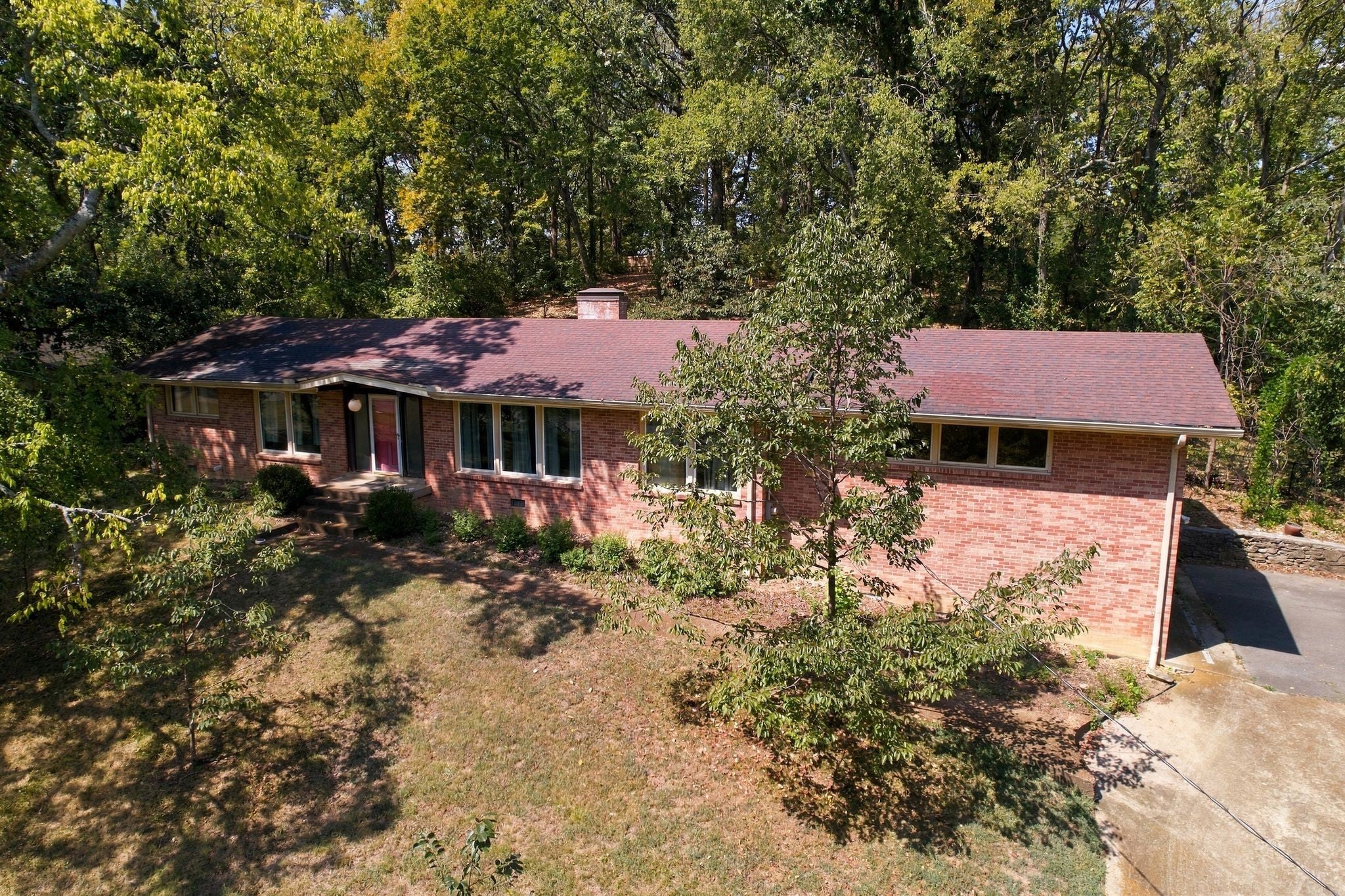 3-bed home for sale in Nashville, TN 37209, 195 Forestwood Dr 195 Forestwood Dr, Nashville TN 37209 3-bed home, photo 1 of 37