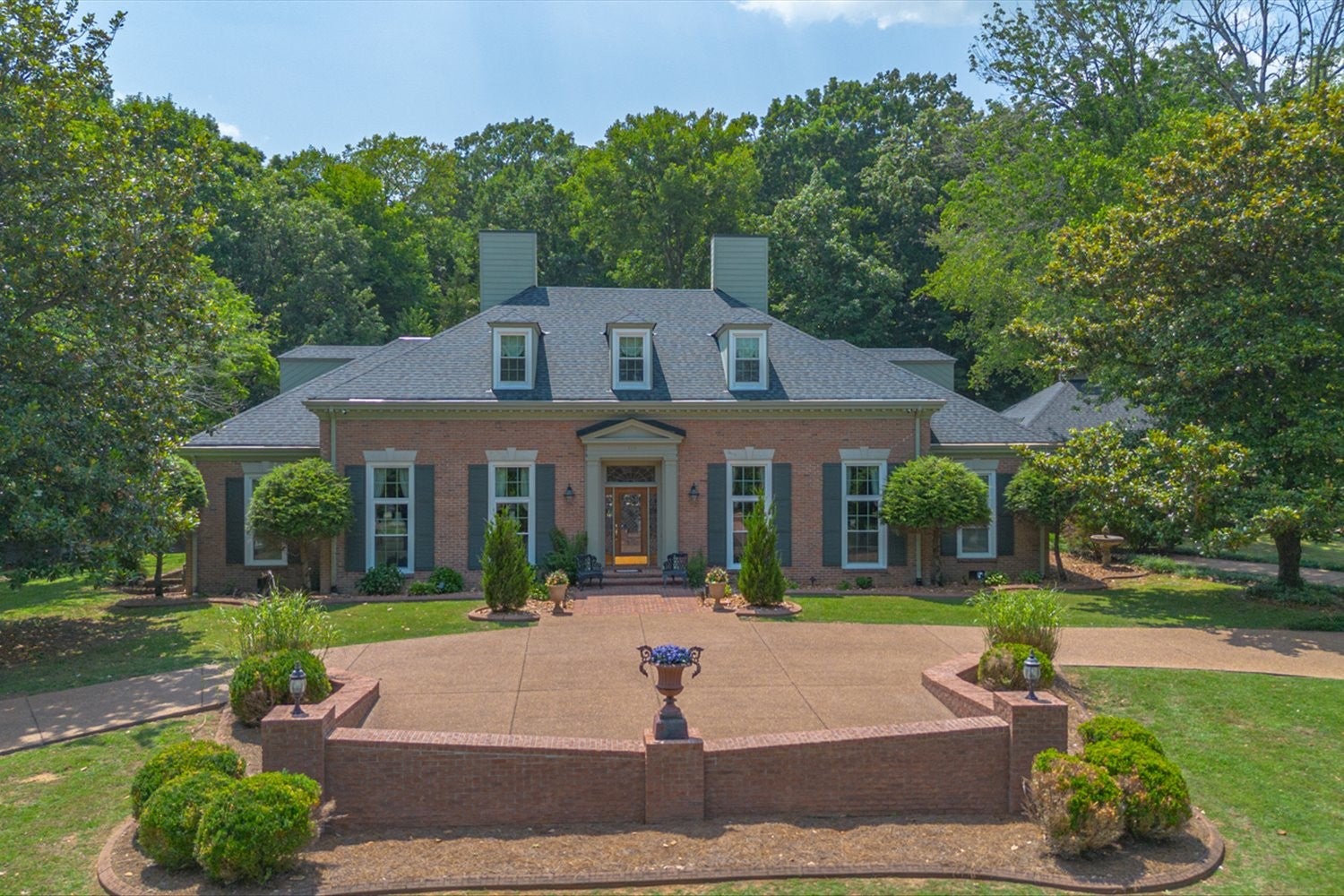 750 Lakehill Cir