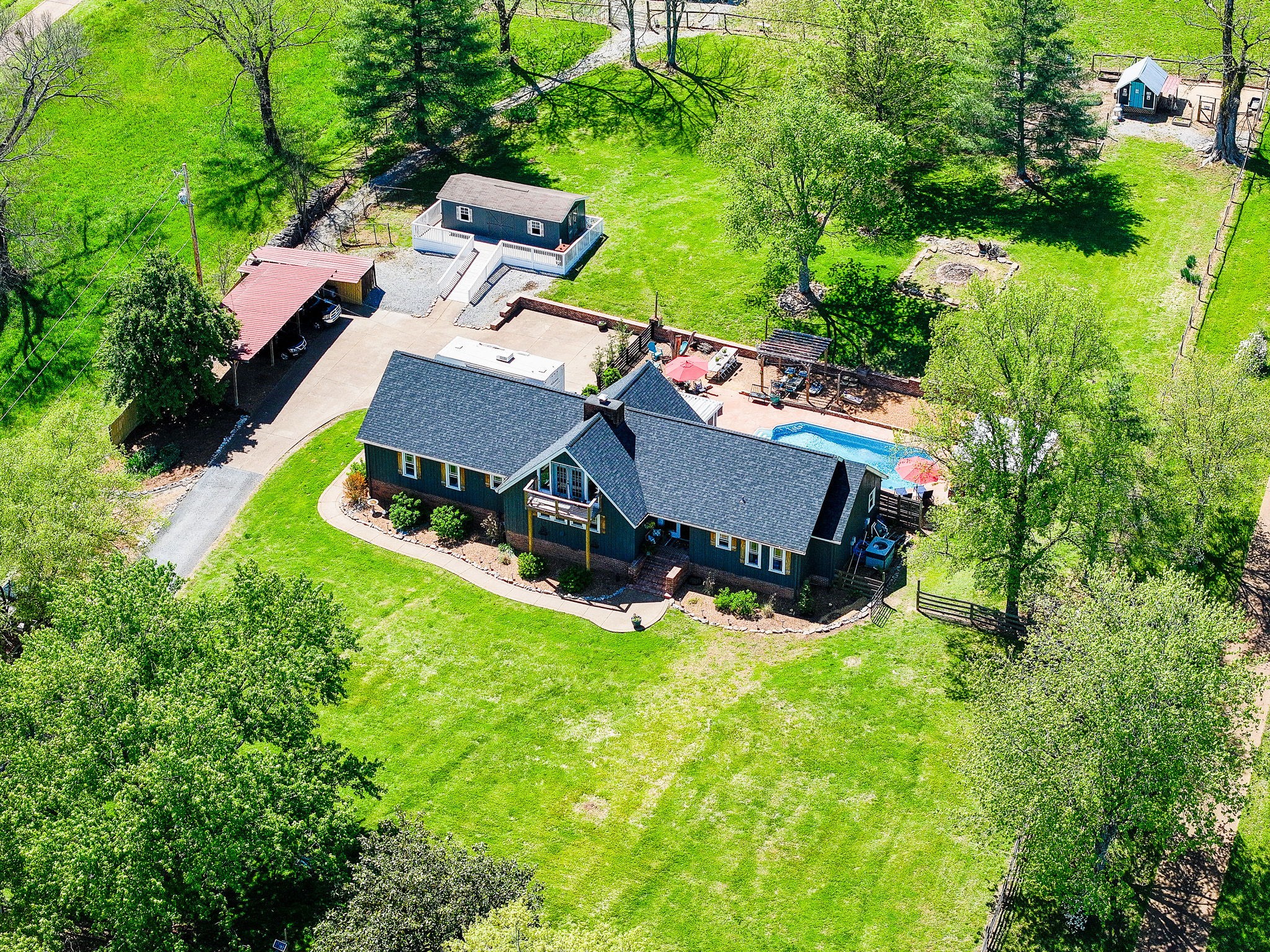 1633 Saundersville Rd