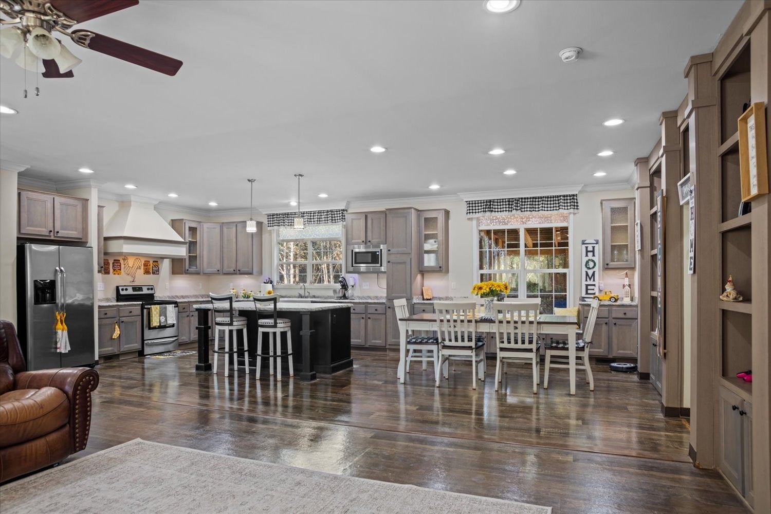 3469 Gillespie Ln