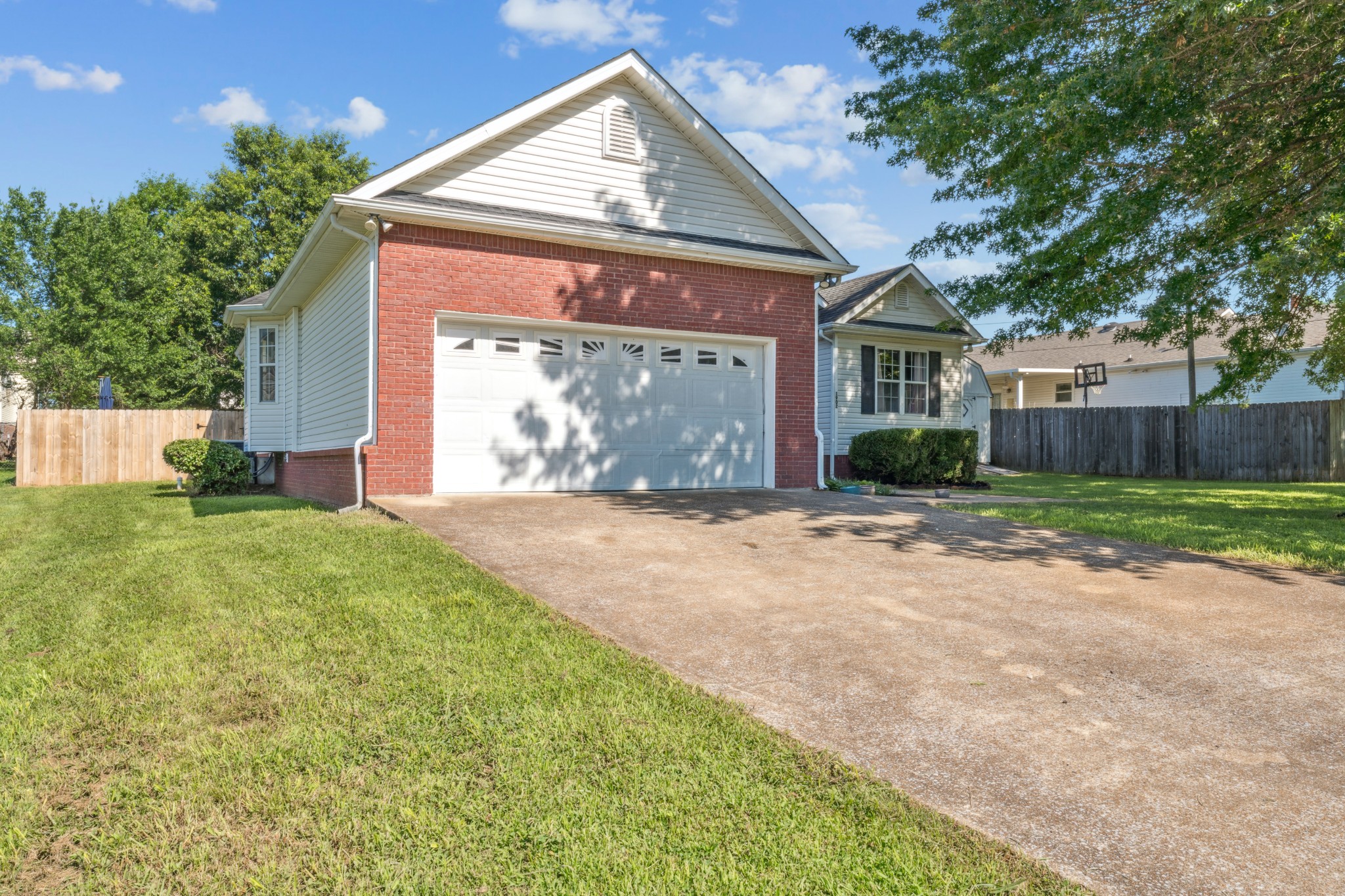 1902 Vicksburg Cir