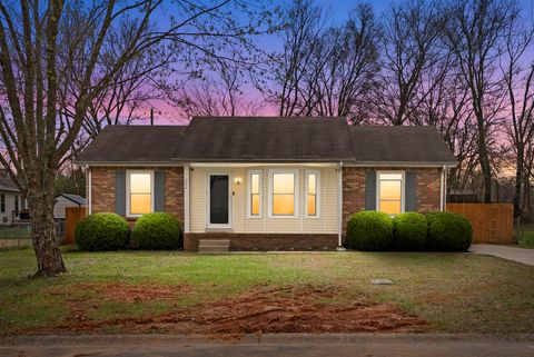 202 Jim Thorpe Dr Clarksville TN 37042