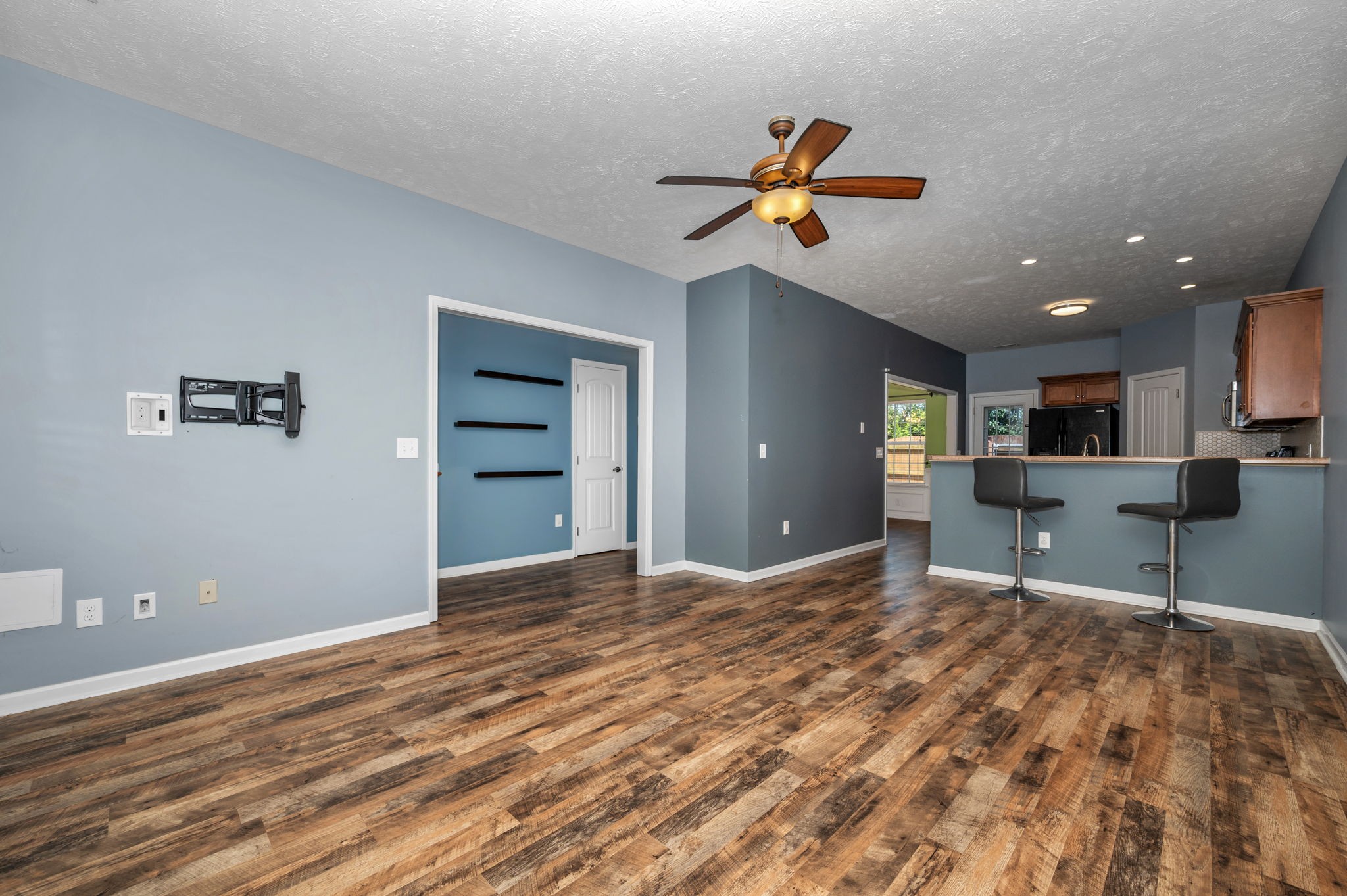 2449 New Holland Cir