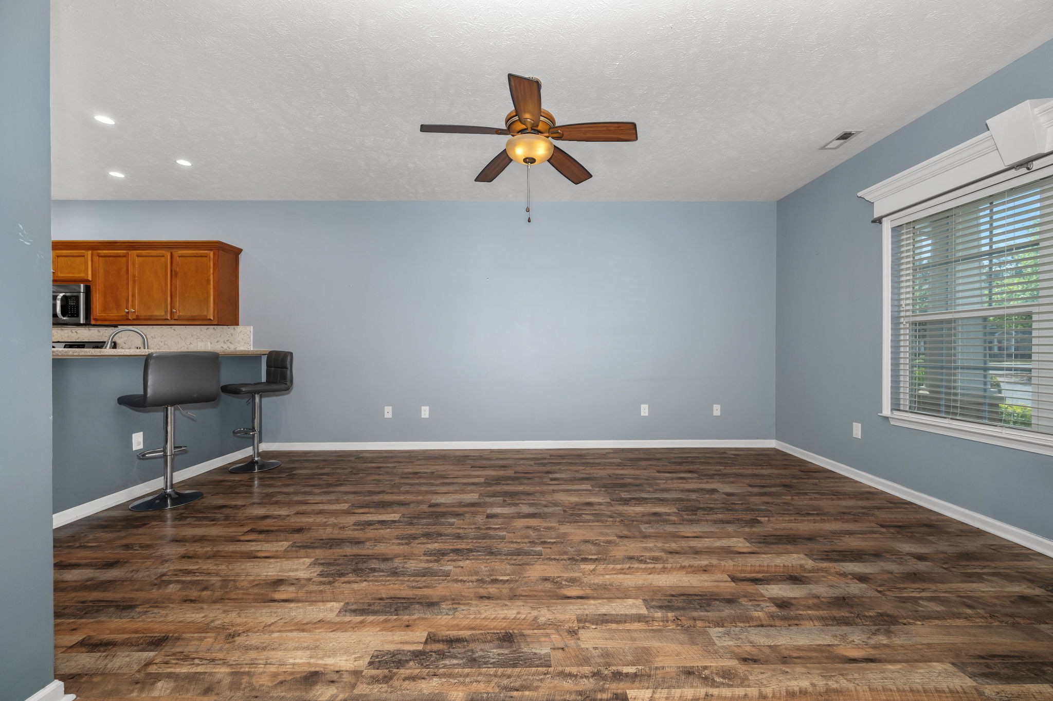 2449 New Holland Cir