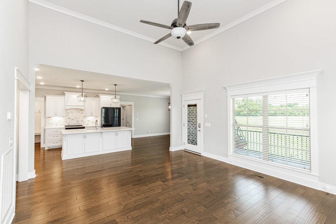 1901 Rhonda Dr