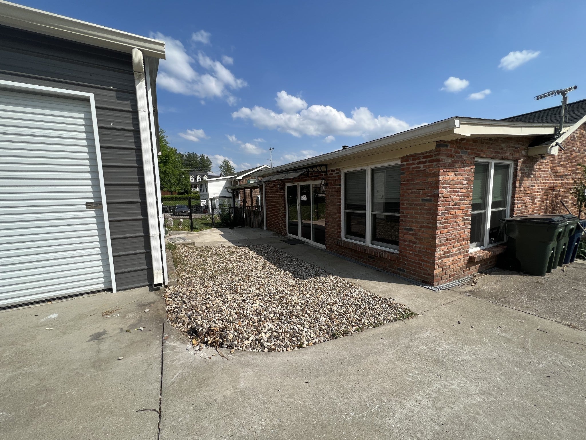 120 Lake Point Dr