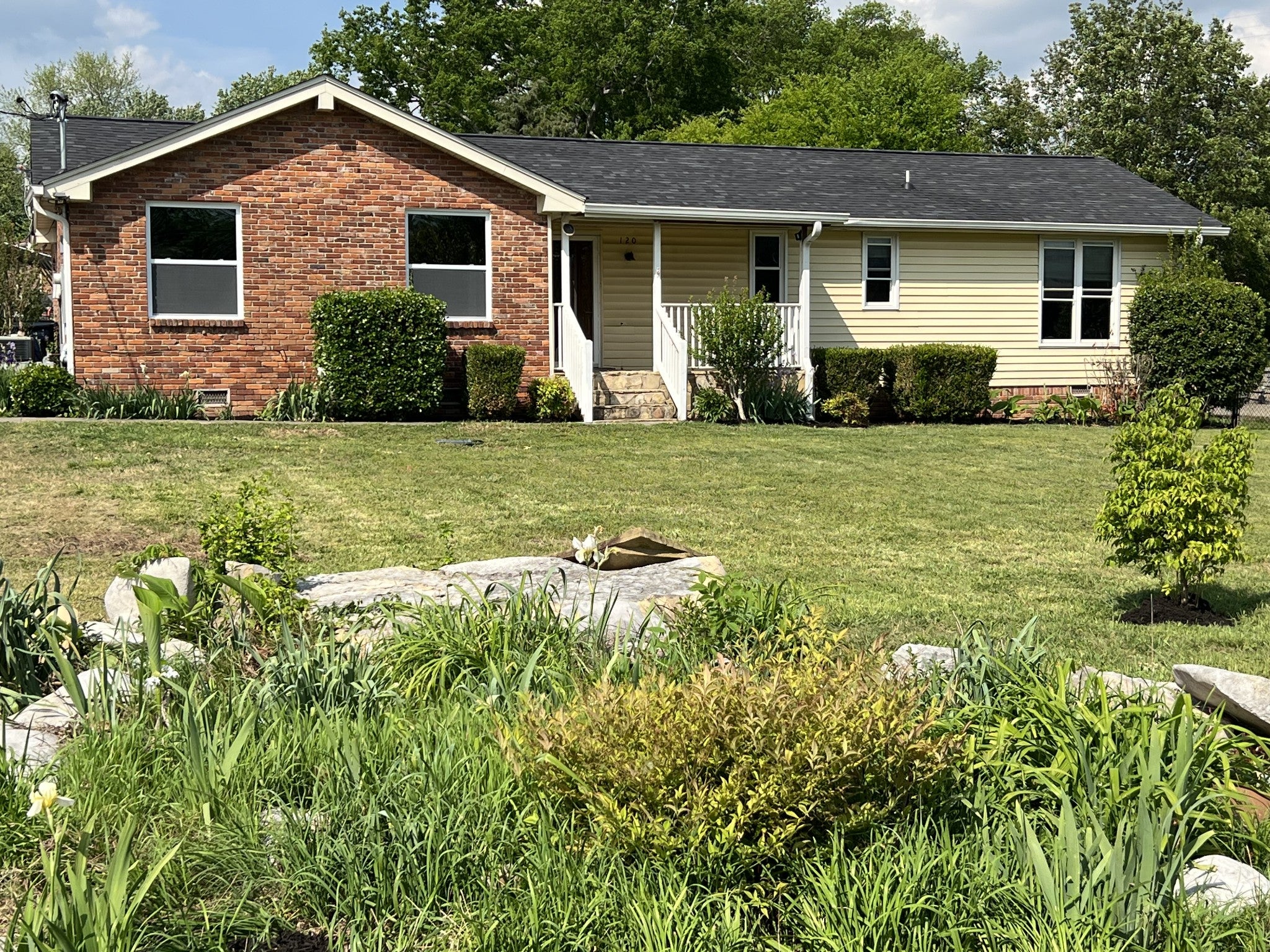 120 Lake Point Dr