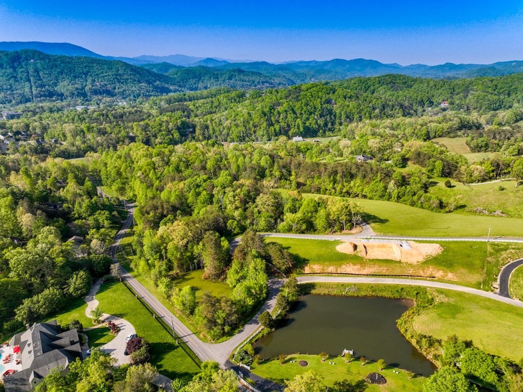 1140 Crestview Drive