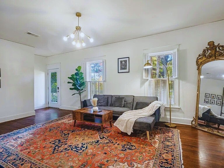 816 Charles Pl