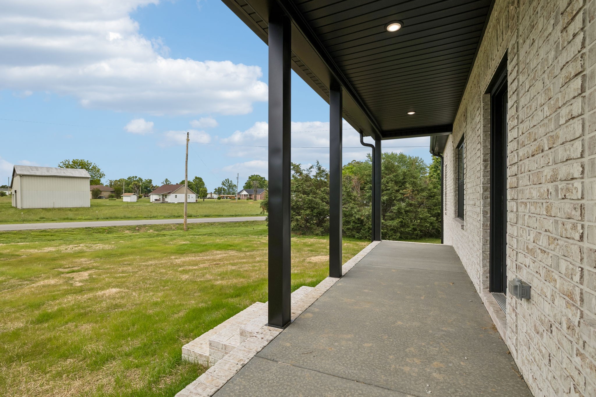 1702 Ellington Dr