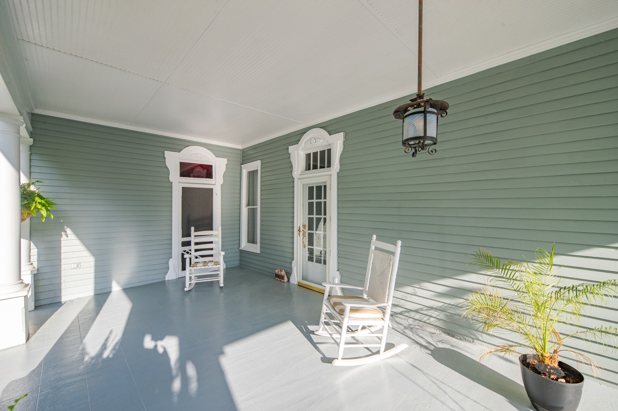 1586 Main St