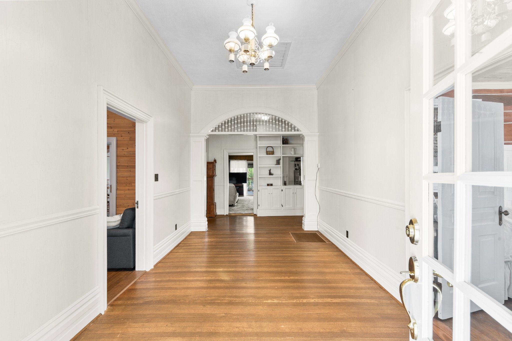 1586 Main St
