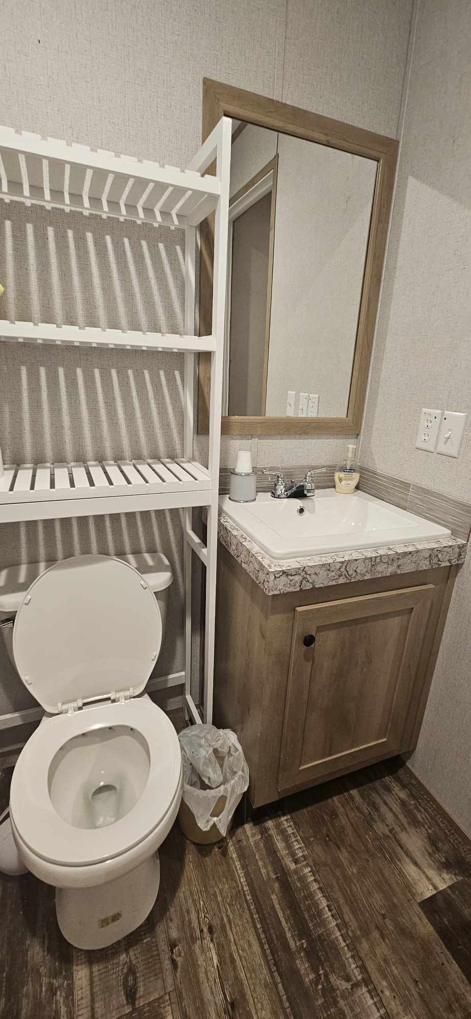 Southside, Tennessee 37171, United States, 3 Bedrooms Bedrooms, ,2 BathroomsBathrooms,Residential,Pending,40303