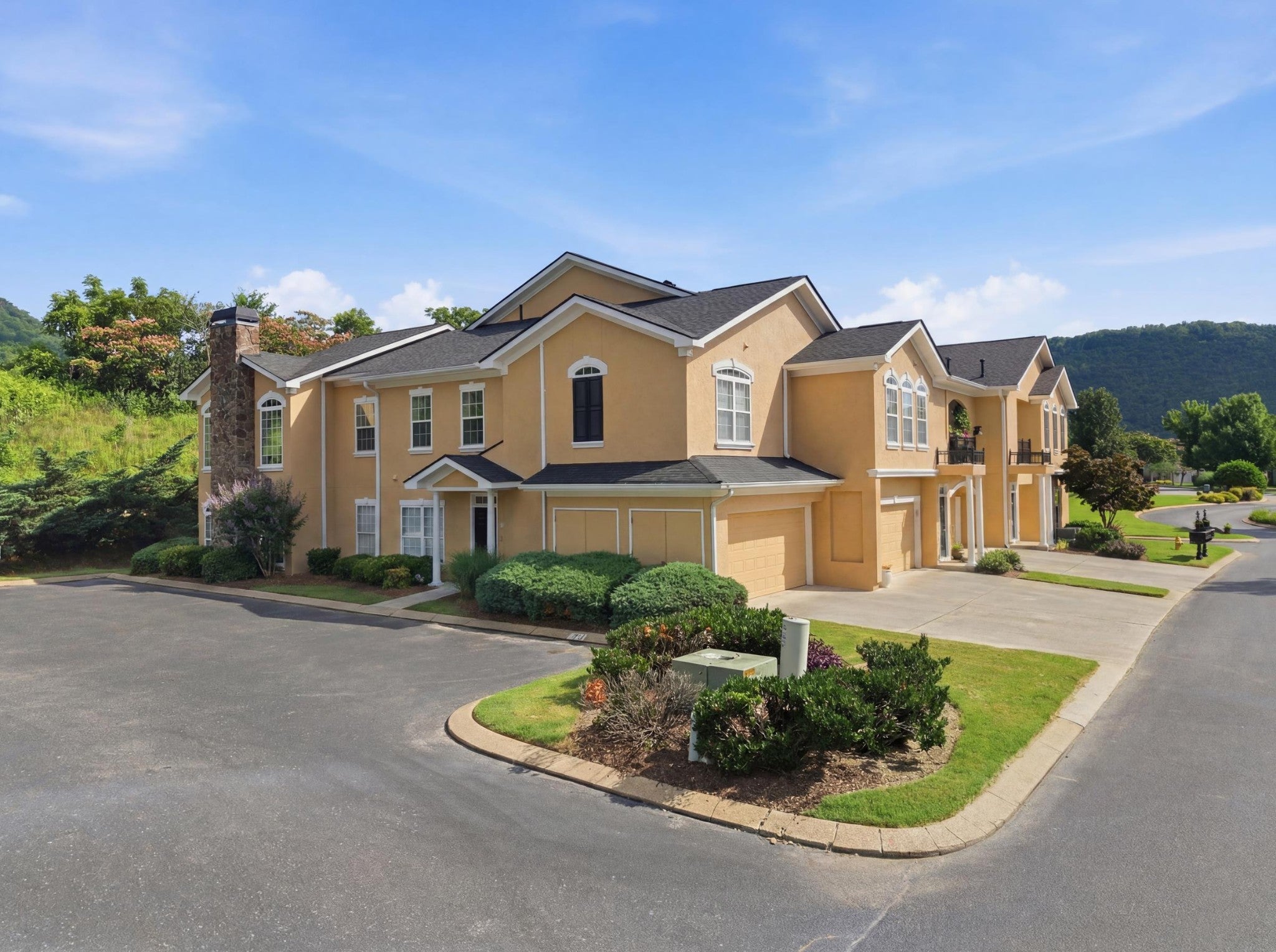 309 Renaissance Court