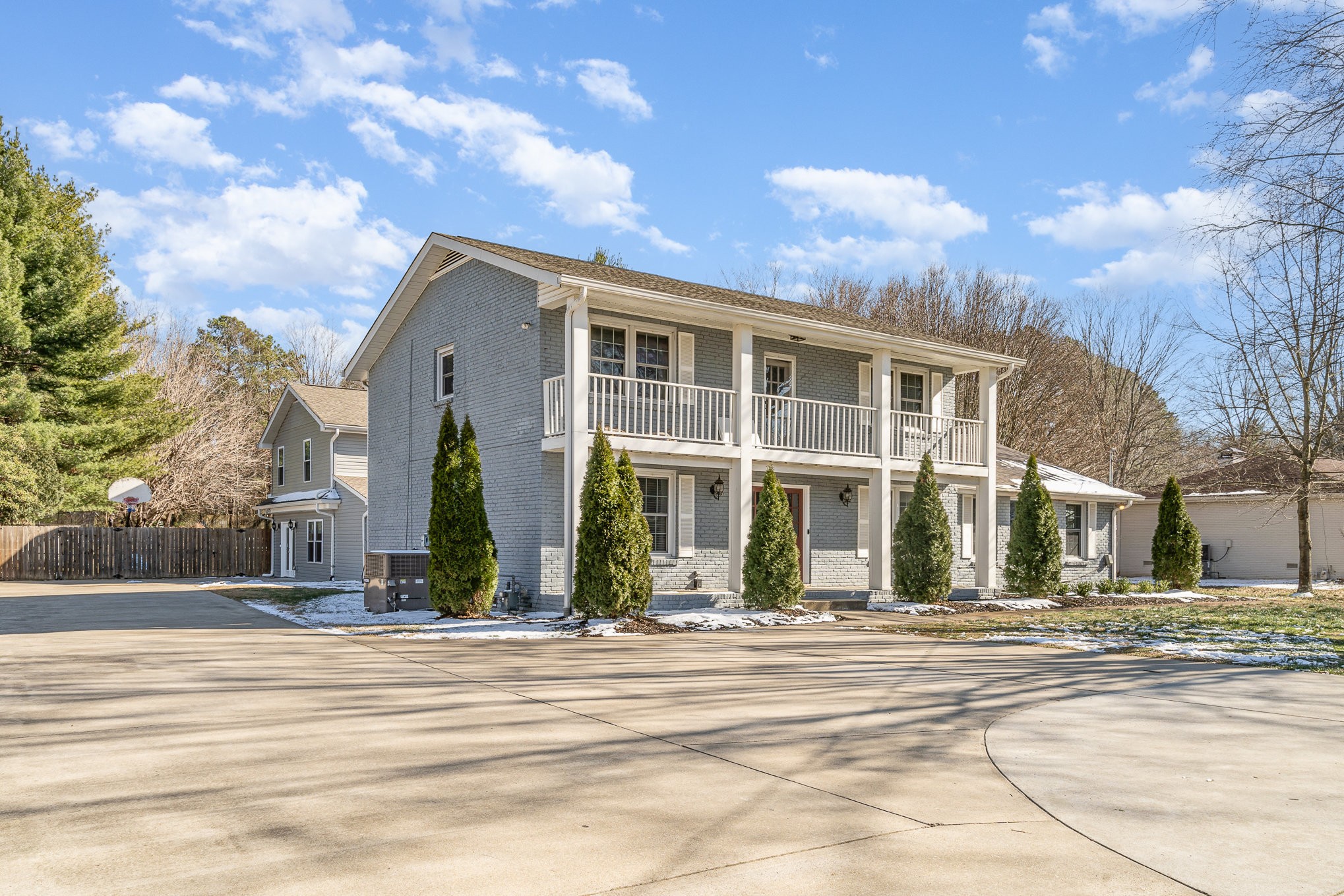1312 General Macarthur Dr