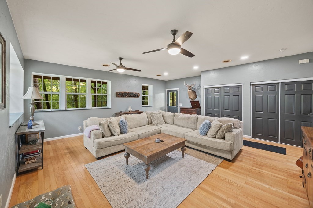 2543 S Bunker Hill Rd