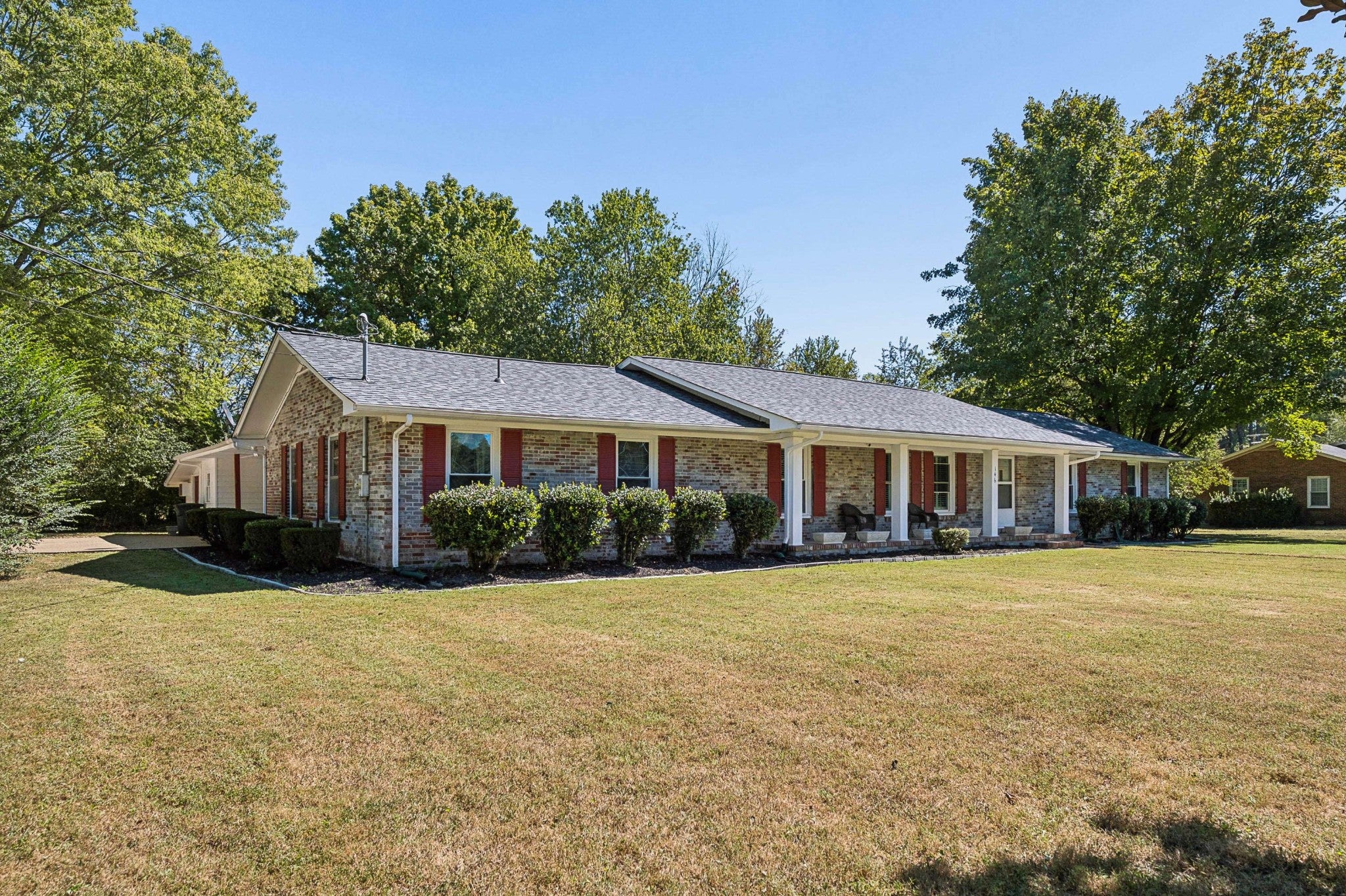 146 W Clearview Dr