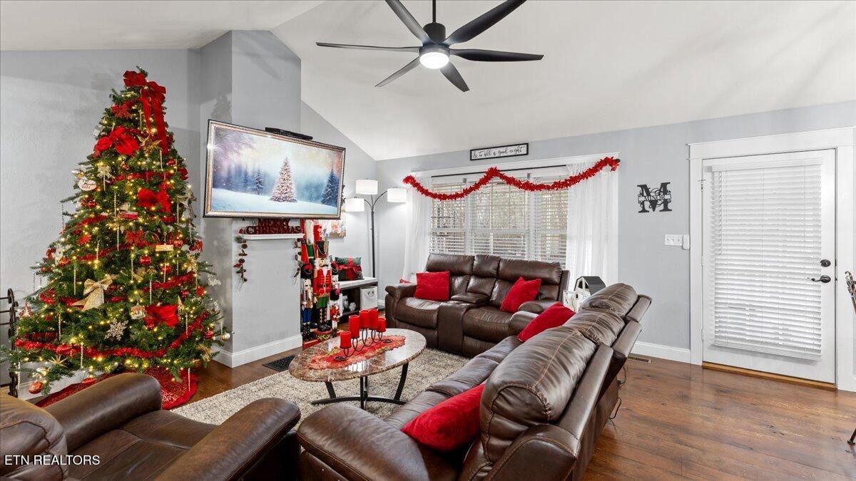 967 Dumplin Valley Rd