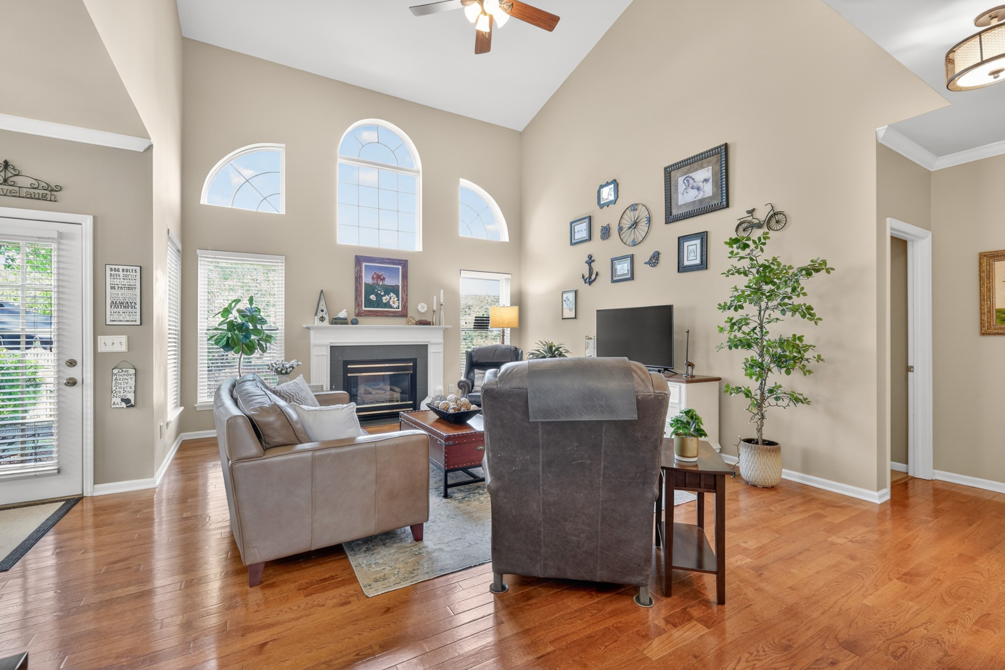 325 Devonshire Dr