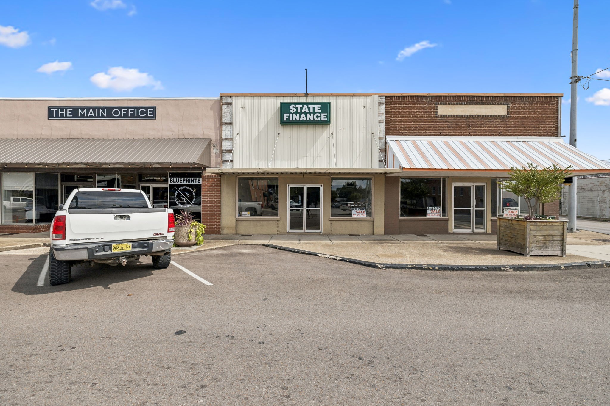 39 E Main St