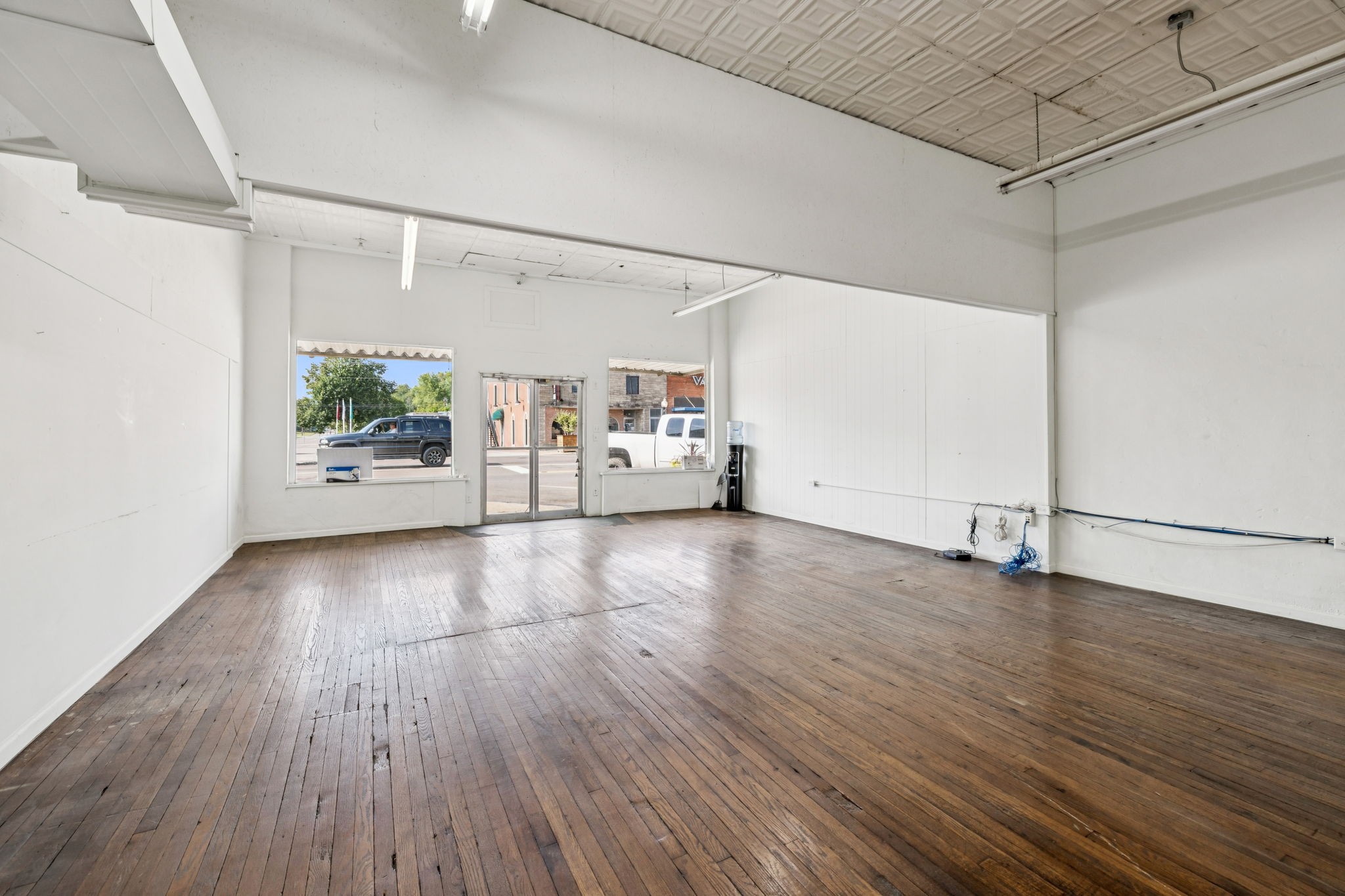 39 E Main St