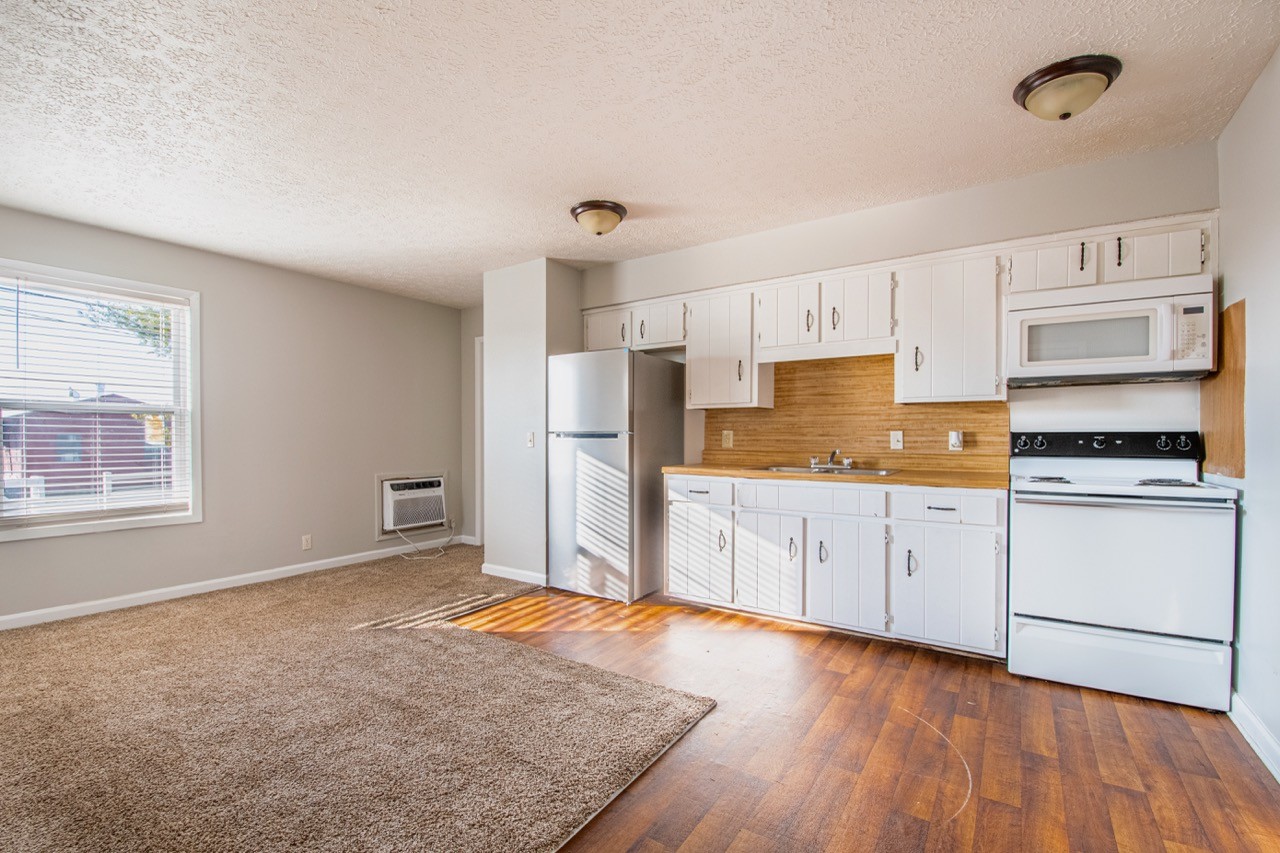 1059 Woods Ferry Rd 4