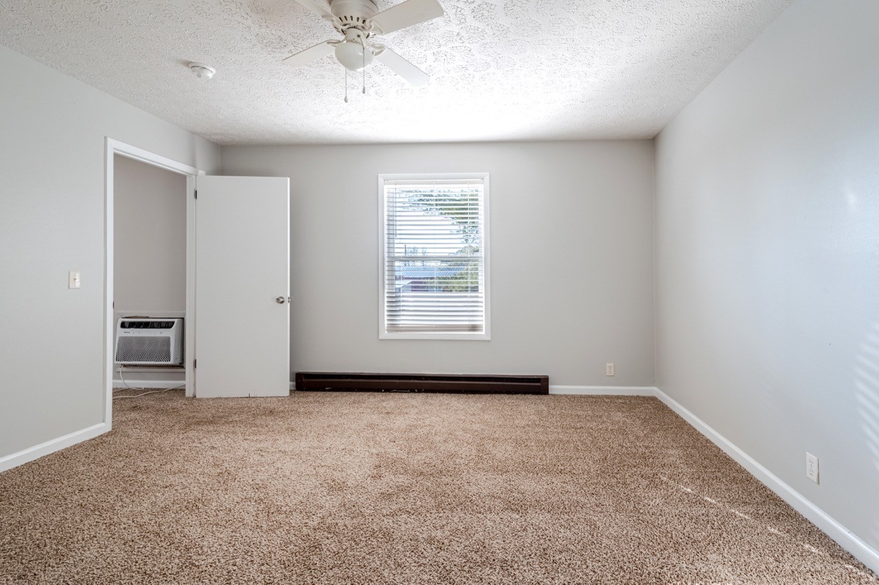 1059 Woods Ferry Rd 4