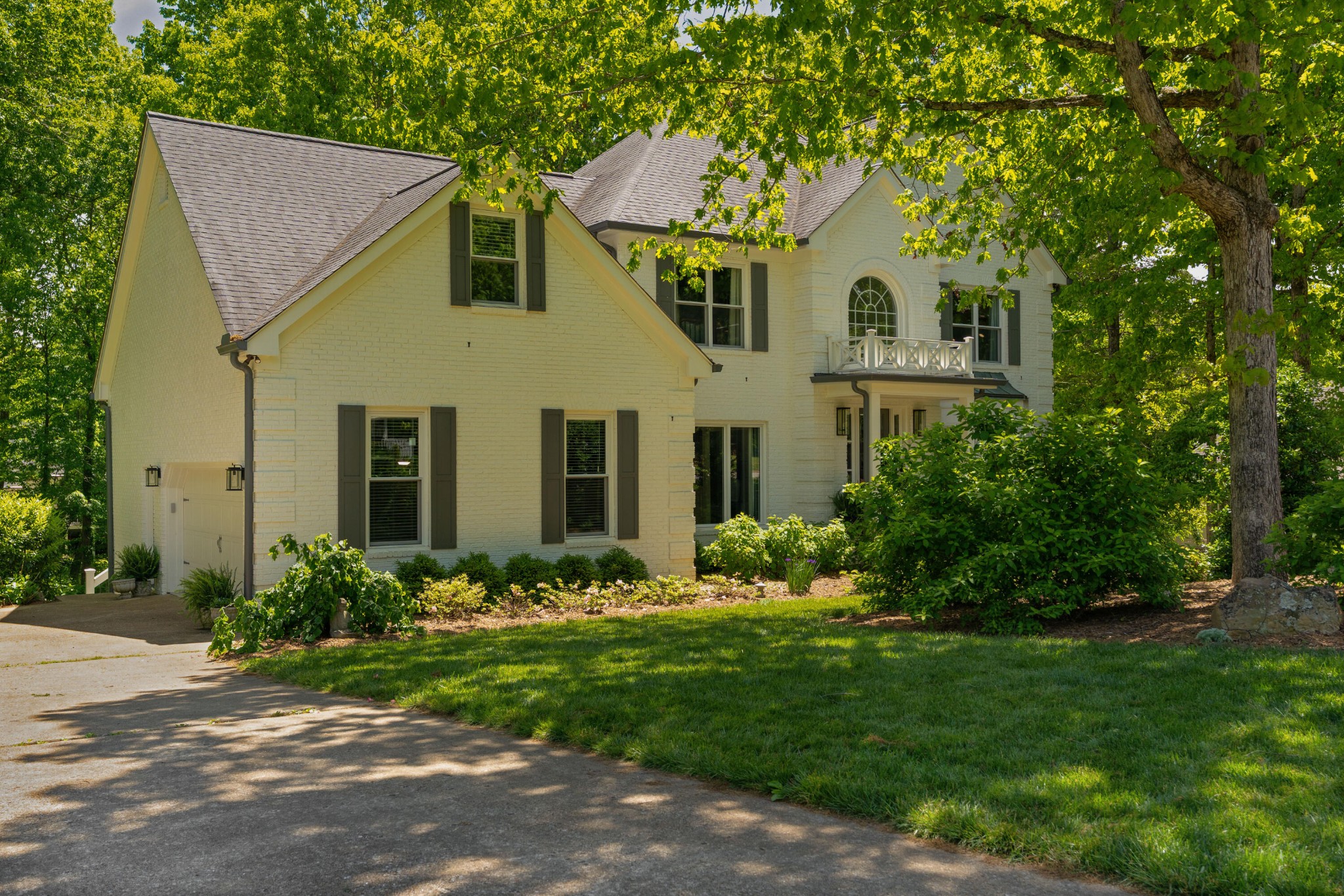 2404 Woodlair Way