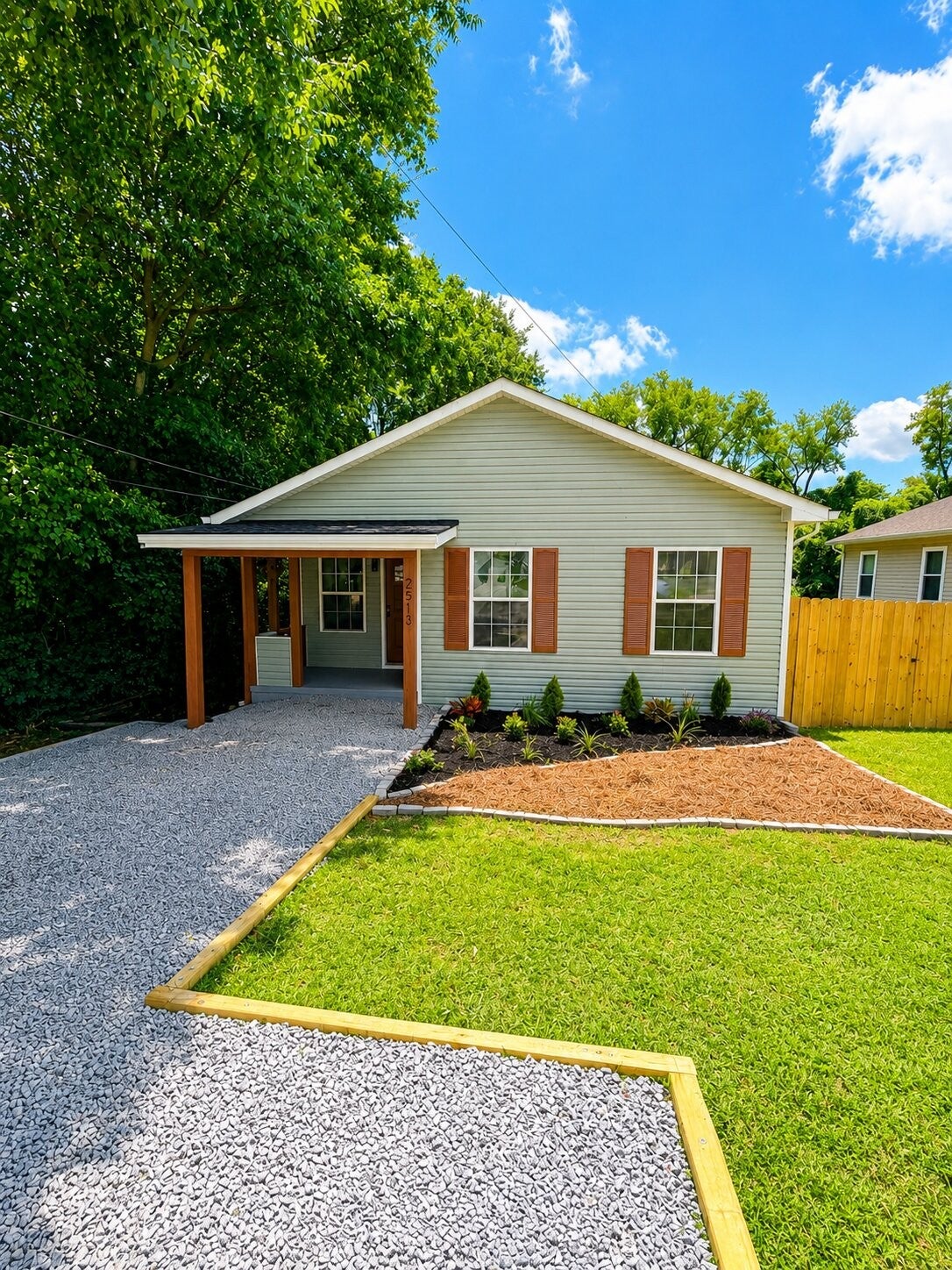 2513 Delk Ave, Nashville TN 37208 4-bed home, photo 2 of 45