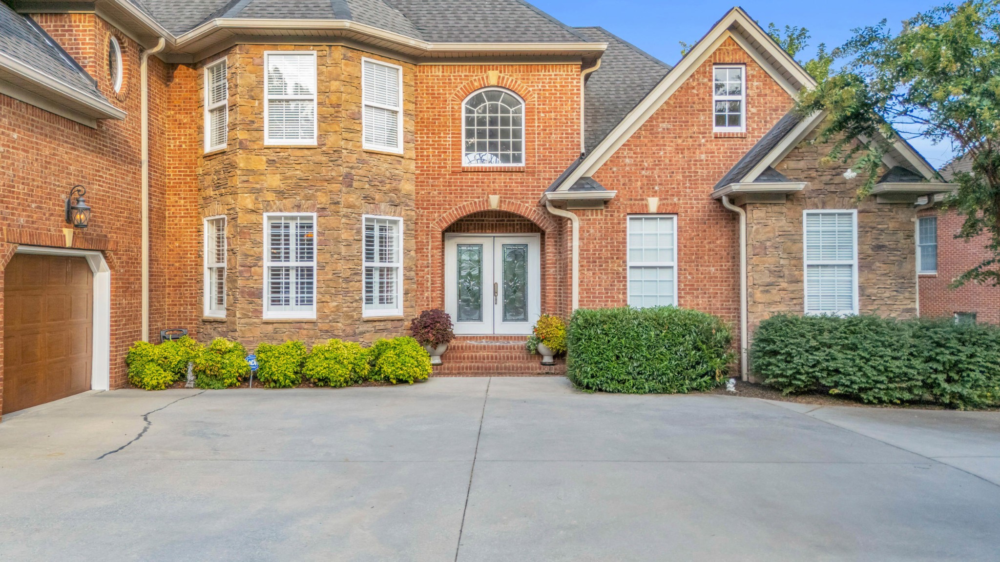 7452 Splendid View Drive