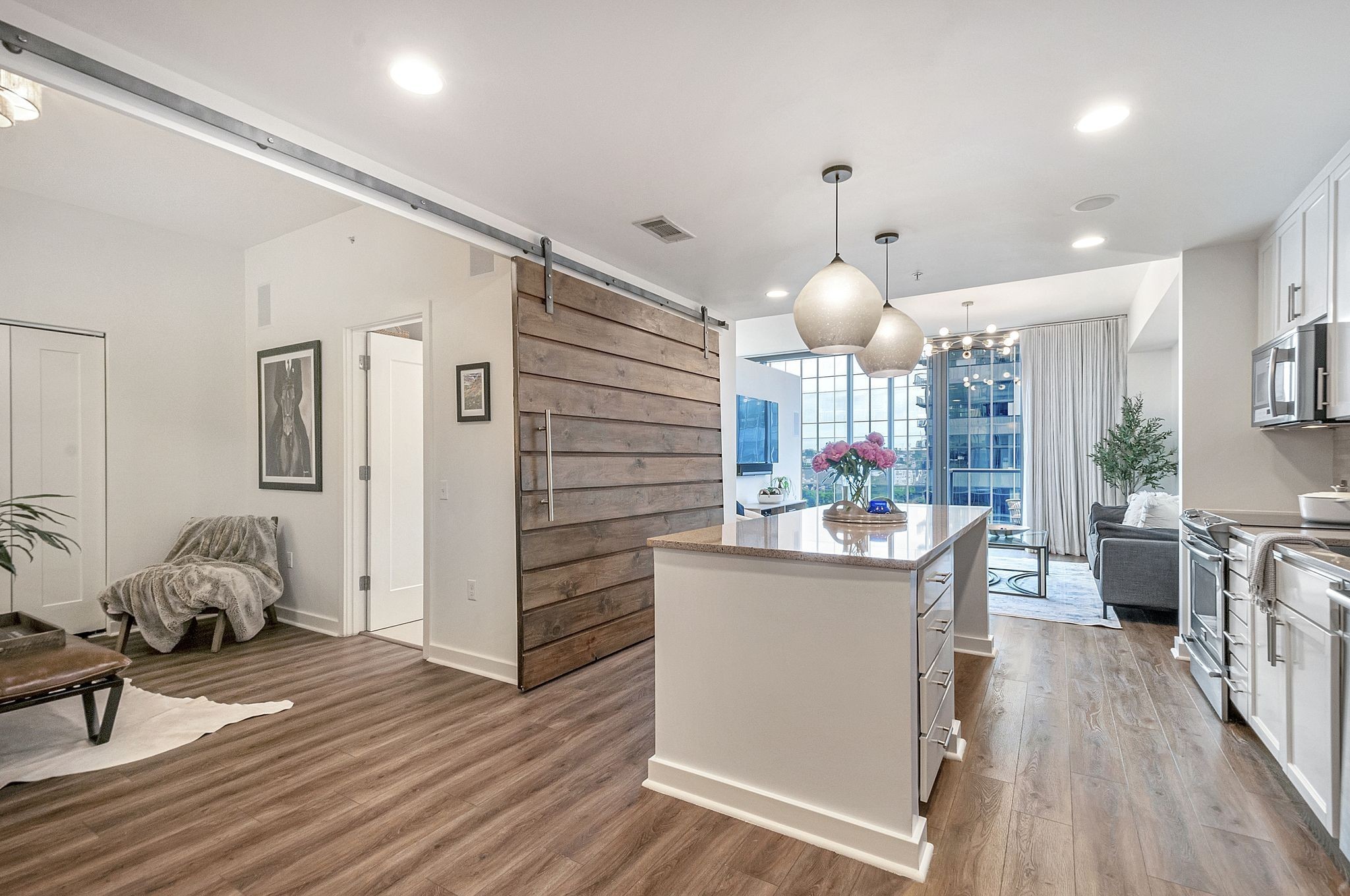 1212 Laurel St 914
