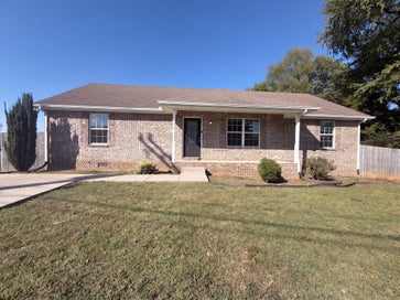 141 Thacker Dr Portland TN 37148