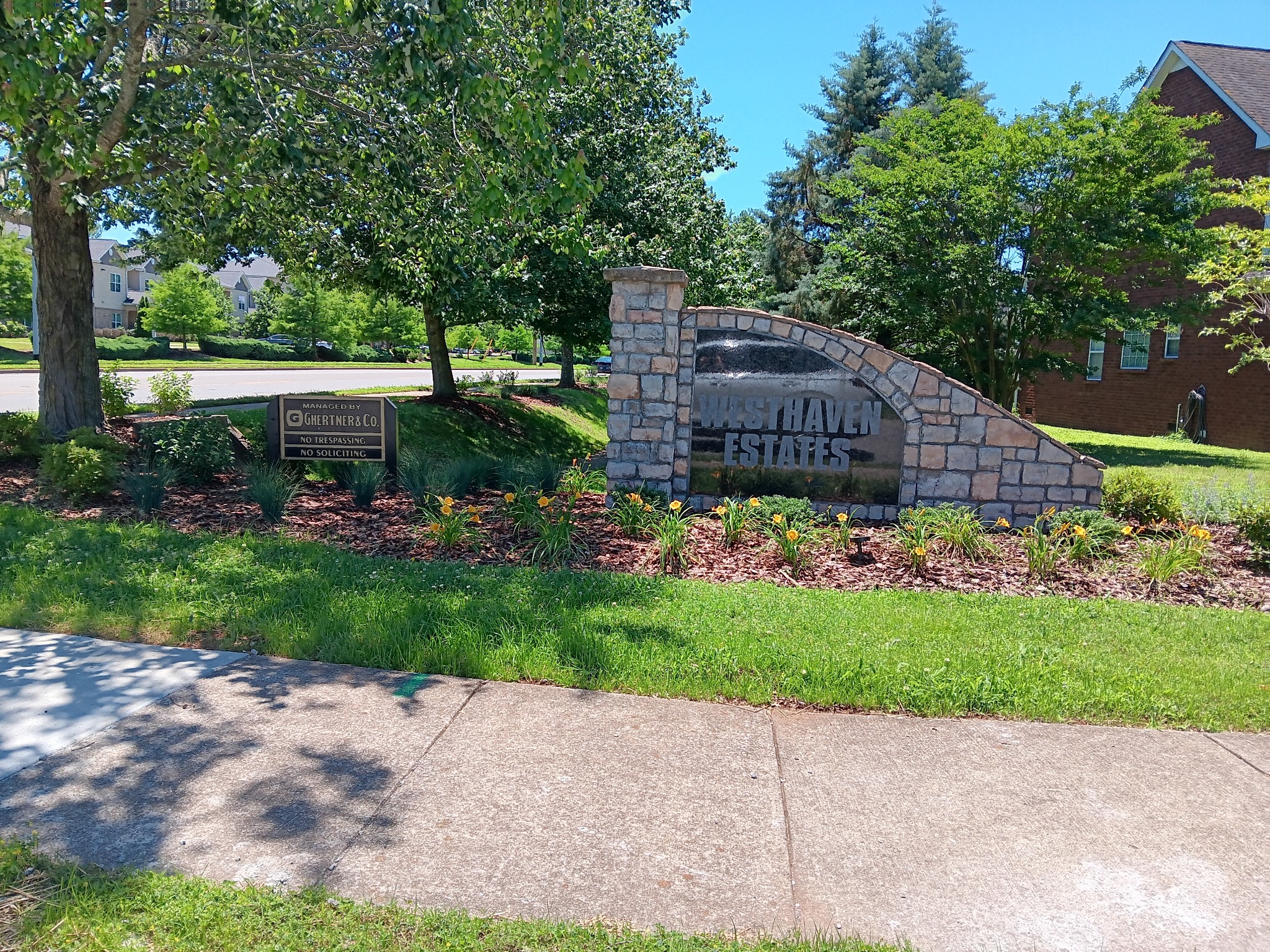 2710 Maylon Dr