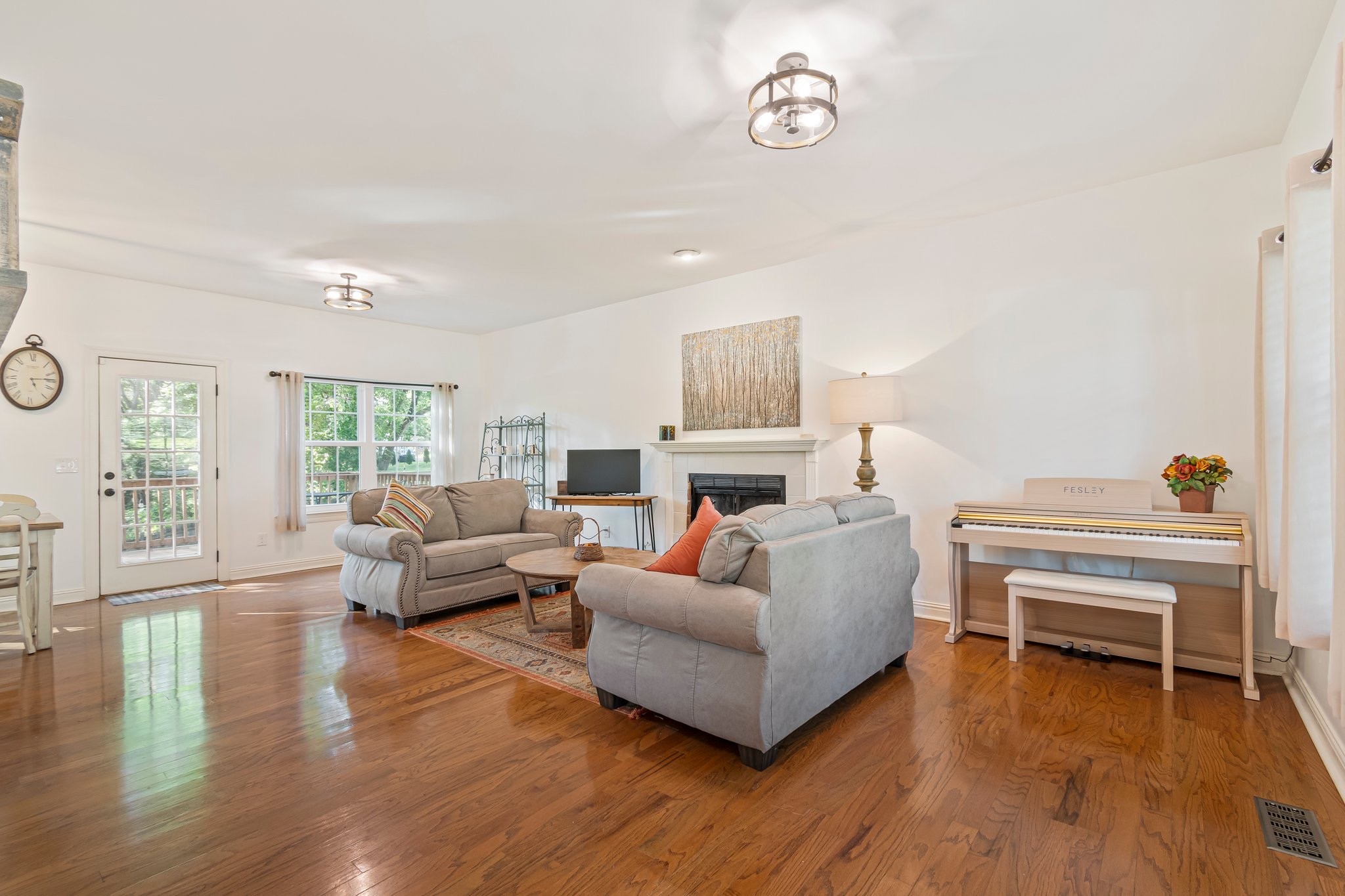824 W Benjamin Ct