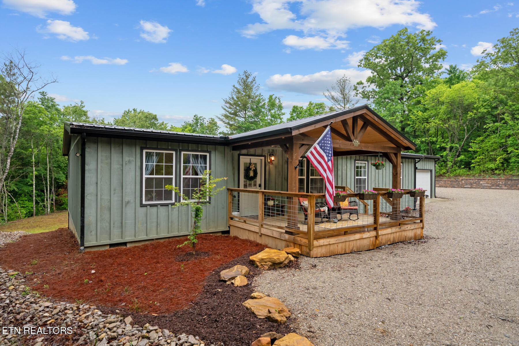 909 Remington Rd