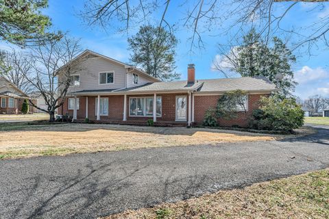 335 Robins St Lawrenceburg TN 38464