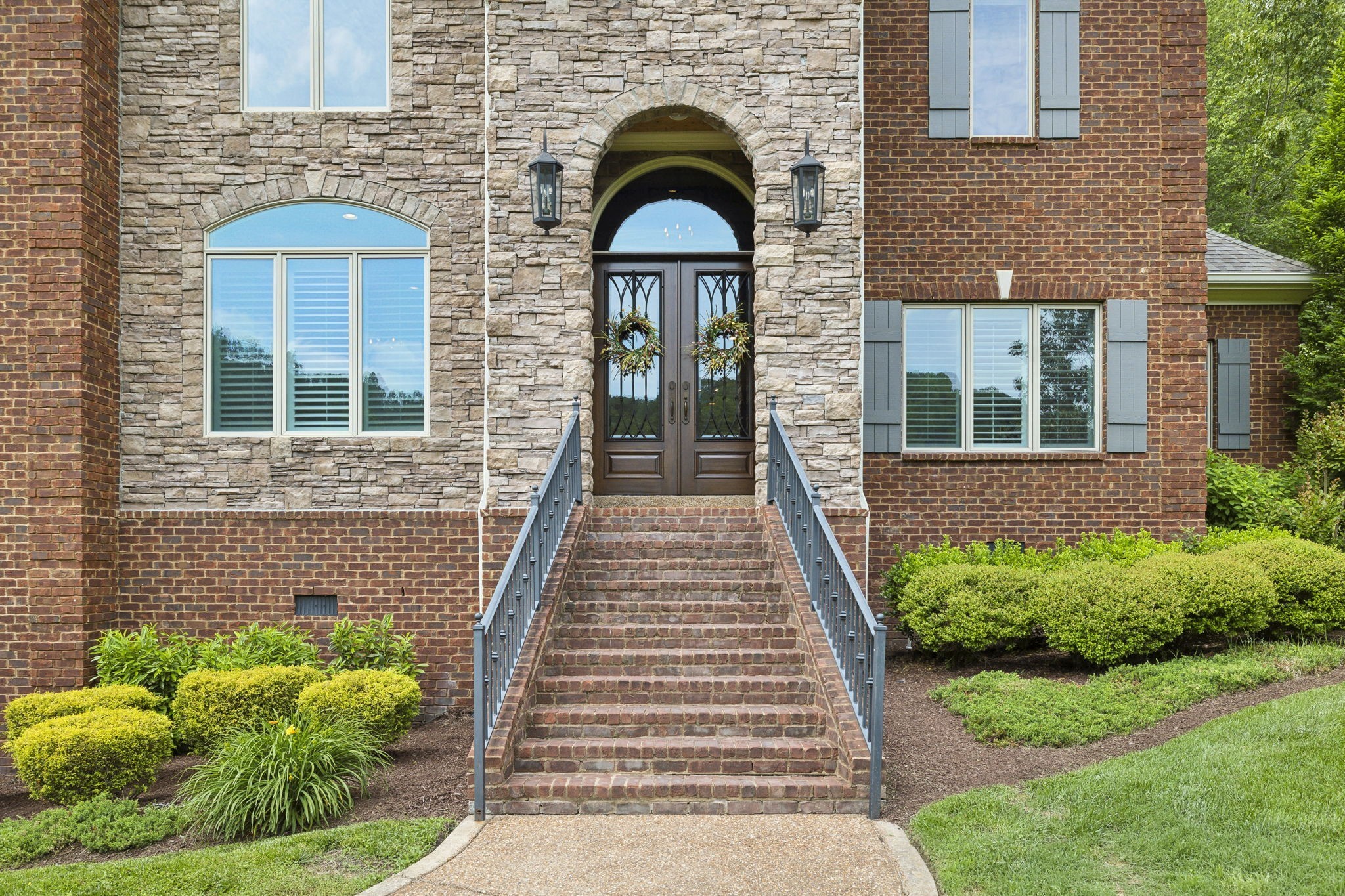 1075 Natchez Valley Ln