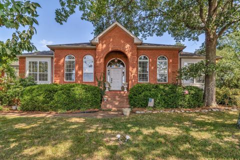 1002 W Stirling Ct Hendersonville TN 37075