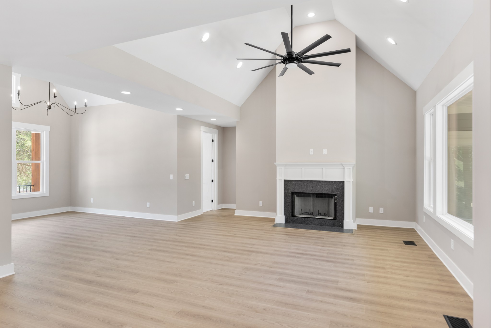 2033 Graceland Dr