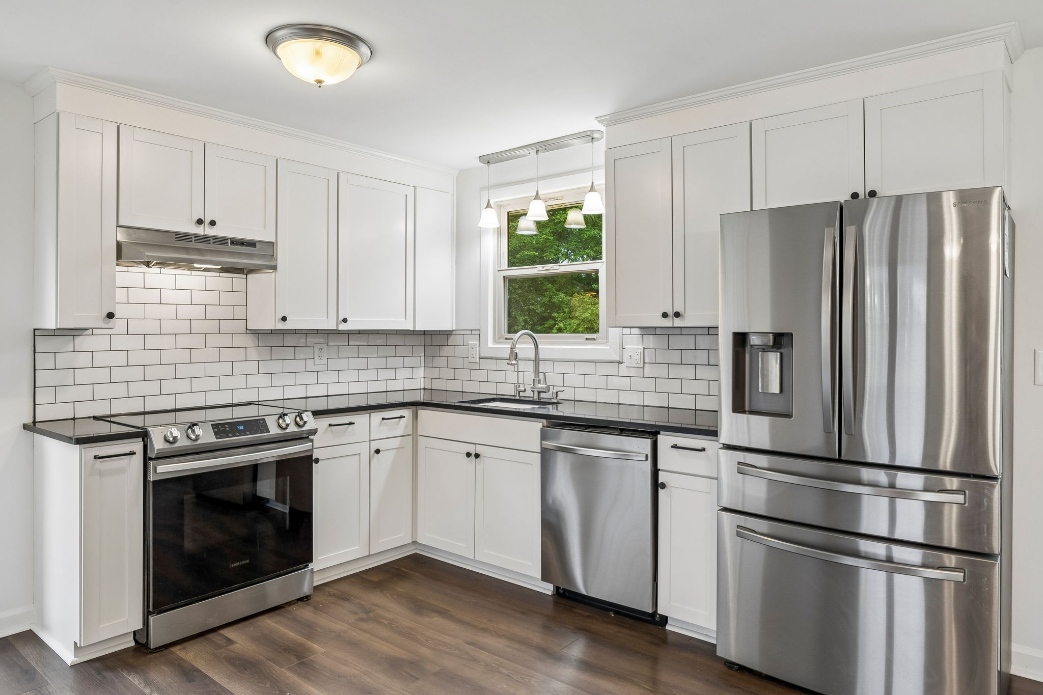 4611 Mandy Ln