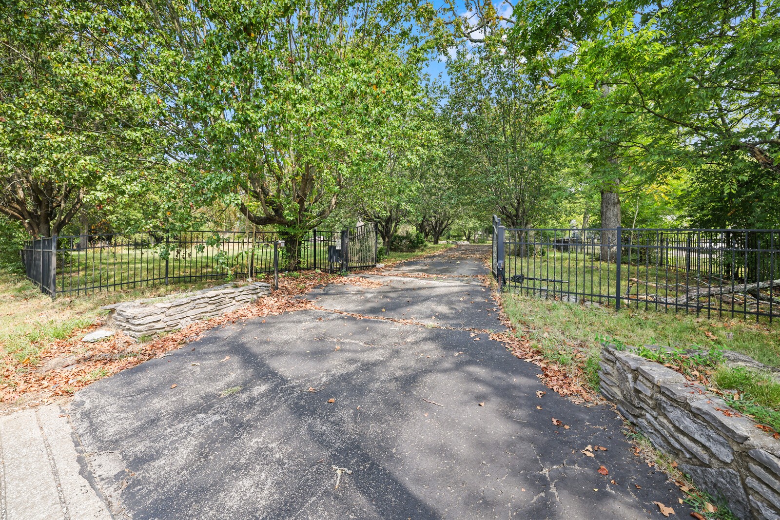 Nashville, Tennessee, 37217, United States, 4 Bedrooms Bedrooms, ,2 BathroomsBathrooms,Residential,Active,2036044