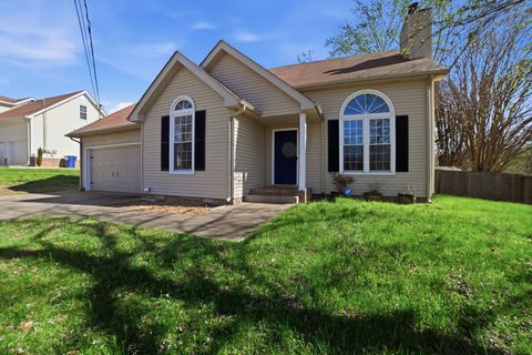 1756 Broadripple Dr Clarksville TN 37042