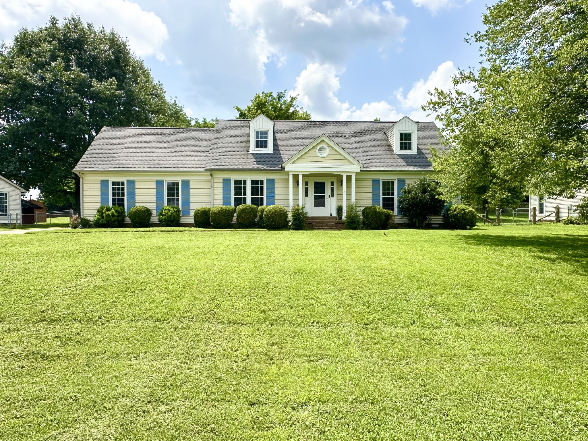 512 Riverview Dr