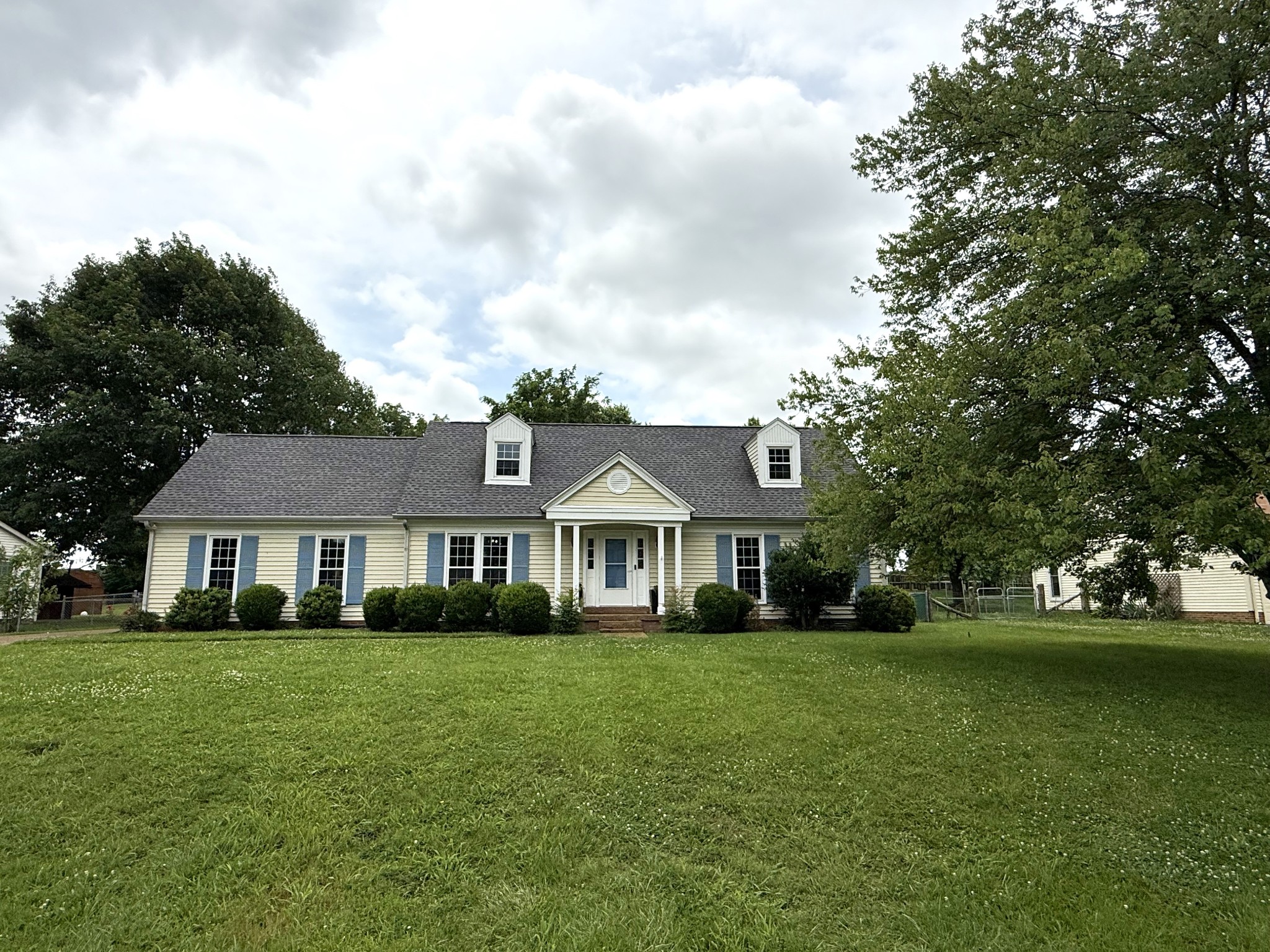 512 Riverview Dr