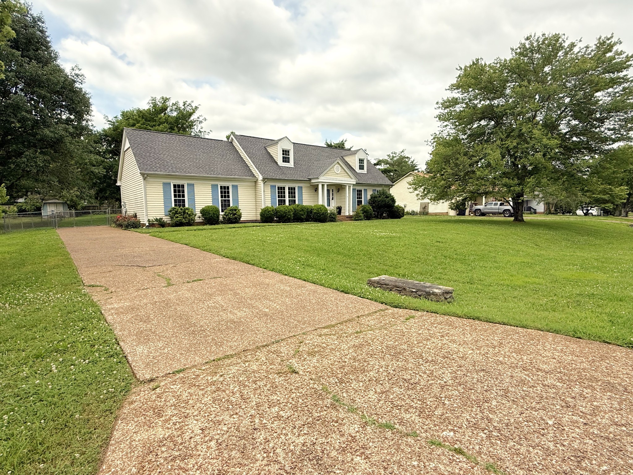 512 Riverview Dr