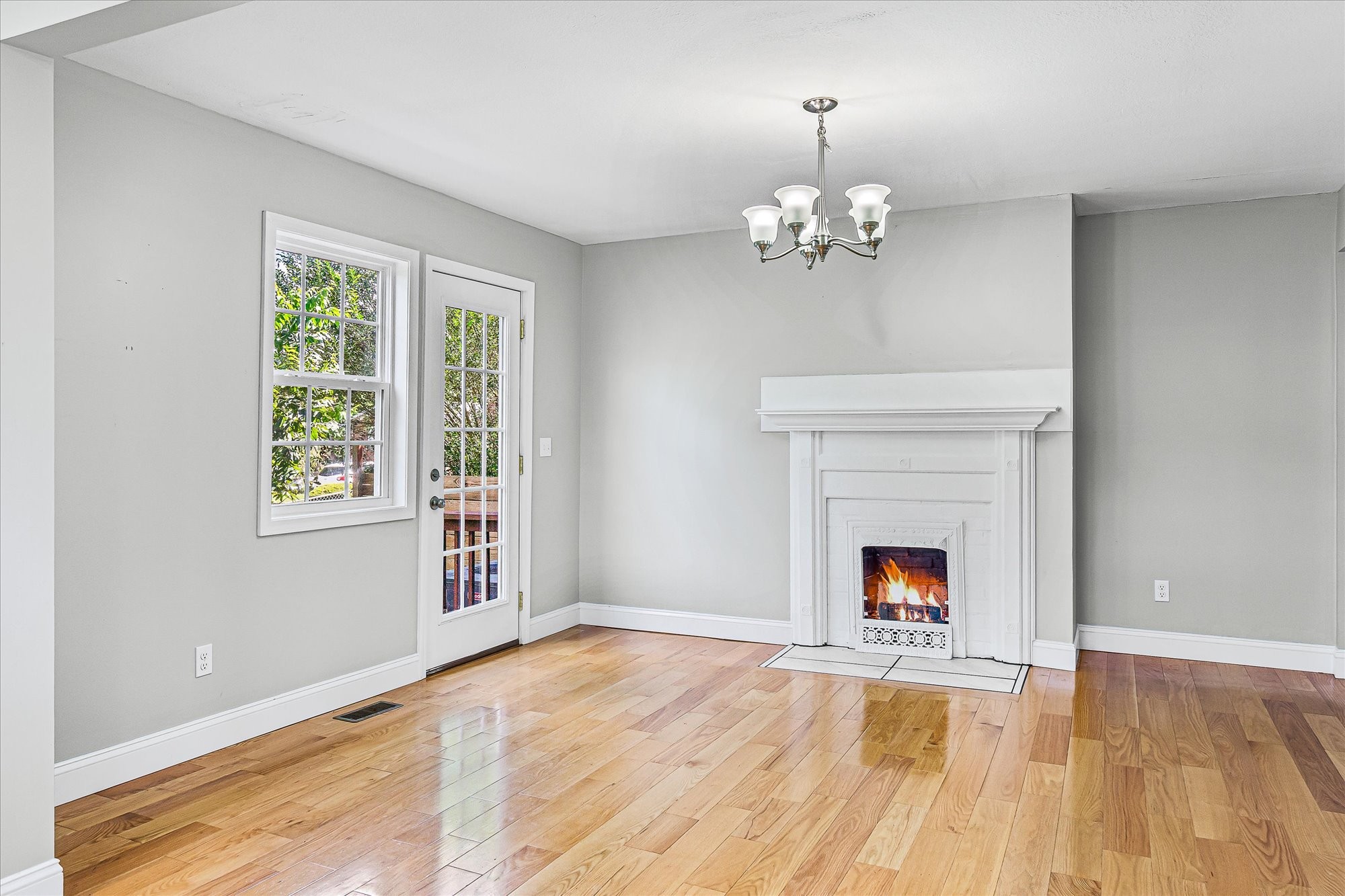 12 W Everett St